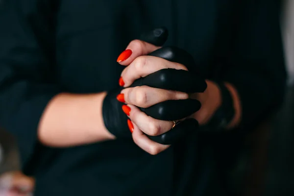 Plexus Van Handen Een Zwarte Handschoen Zonder — Stockfoto