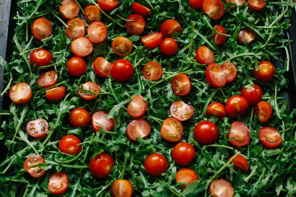 Fresh Small Tomatoes Fresh Arugula Leaves — Stock Photo, Image
