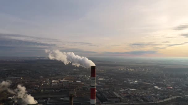 Fumée provenant des cheminées, vue aérienne — Video