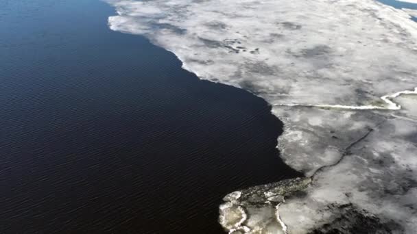 空中看到冰冻的河流 — 图库视频影像