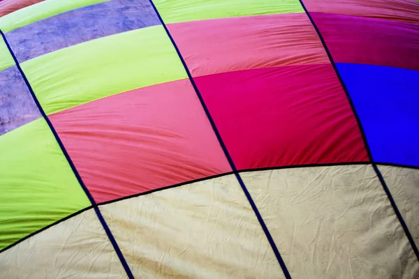 カラフルな傘と3Dレンダリングで抽象的な背景 — ストック写真