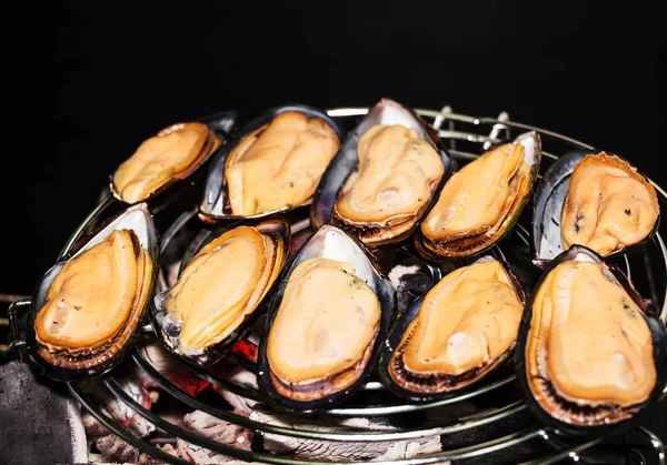Mussel on the grill — Stock Photo, Image