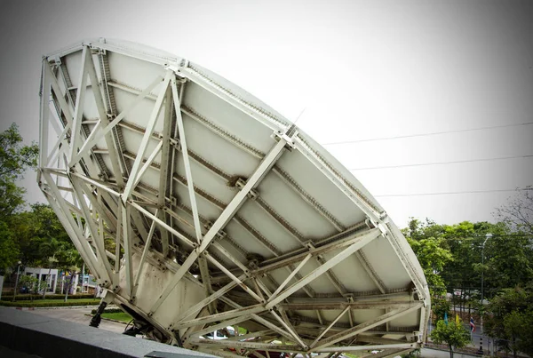 Detail einer riesigen Radioteleskopschüssel — Stockfoto