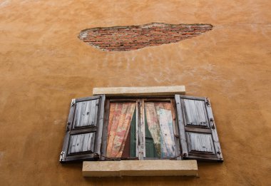 Bir eski pencere eski ev