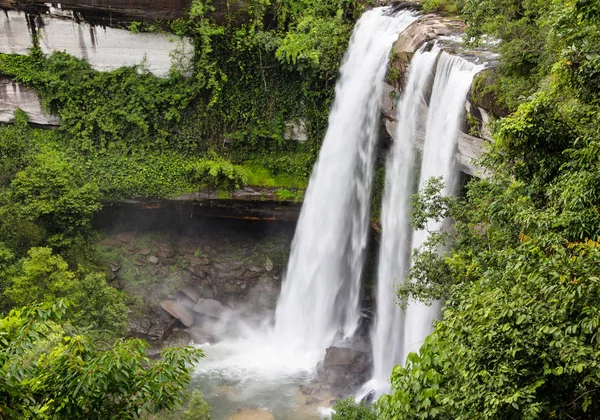 Hluboký lesní vodopád v ubon ratchathani, Thajsko — Stock fotografie