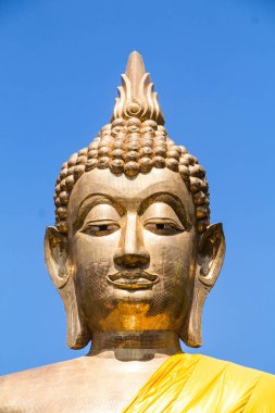 Buda heykeli: Amnat Charoen il Tayland'da ünlü bir tapınak