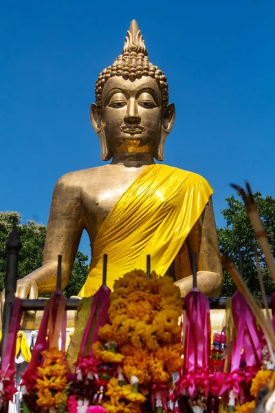 Wielki Złoty Posąg Buddy — Zdjęcie stockowe