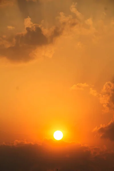 Orangener Himmel Mit Der Sonne — Stockfoto