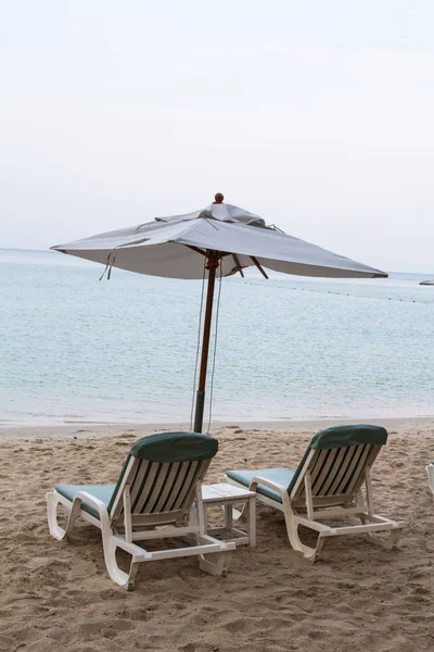 Sedie Spiaggia Sulla Spiaggia Sabbia Bianca — Foto Stock