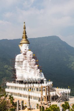 Phetchabun, Tayland - 31 Ekim 2014: Tapınağı duvar wi dekore edilmiş