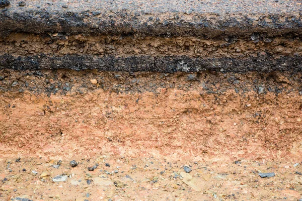Warstwy gleby i skały dróg. — Zdjęcie stockowe