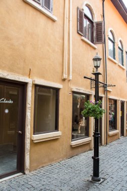 Eski şehrin dar sokaklarında