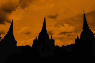 Tayland 'ın Ayutthaya ilindeki Siluet Thai Tapınağı