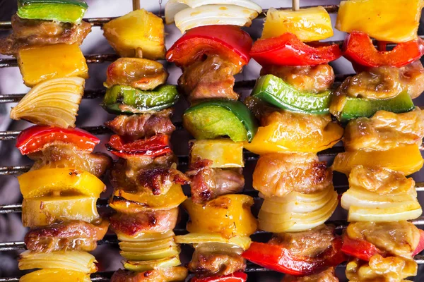 Healthy Barbecued Lean Cubed Pork Kebabs Old Wood Table — ストック写真