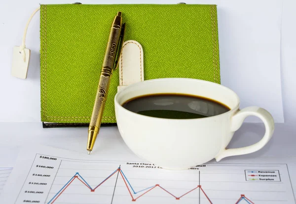 Tasse Kaffee Und Stift Auf Dem Tisch Geschäftskonzept — Stockfoto