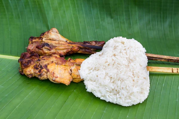 Hühnergrill Auf Grünem Blatt Thai Stil — Stockfoto