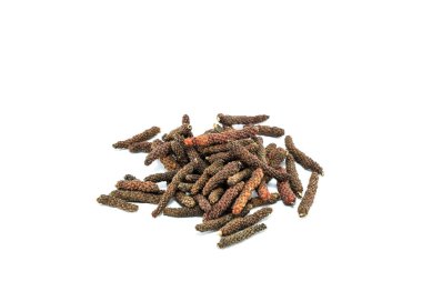 Uzun biber ya da Piper Longum izole 