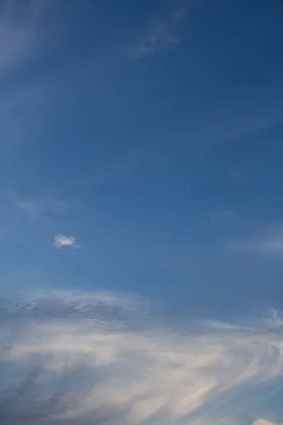 Błękitne Niebo Chmurami Zbliżenie — Zdjęcie stockowe