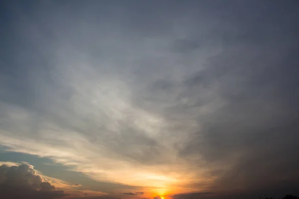 Fond Bleu Avec Minuscules Nuages Coucher Soleil — Photo