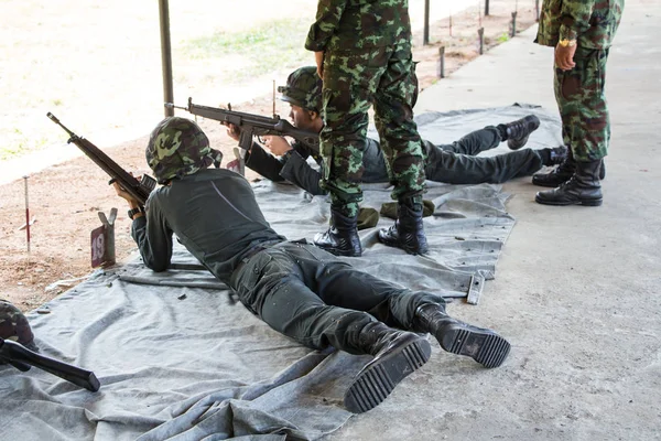 Soldados Disparando Fusil Contra Galería Disparos — Foto de Stock