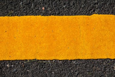 Yol dokusu arkaplanındaki sarı çizgi