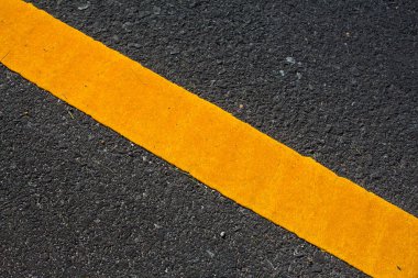 Yol dokusunda sarı çizgi