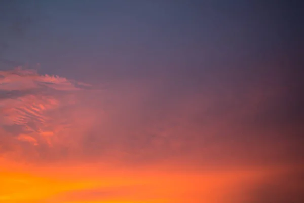 Himmel Bei Sonnenuntergang Und Wolkenhintergrund — Stockfoto