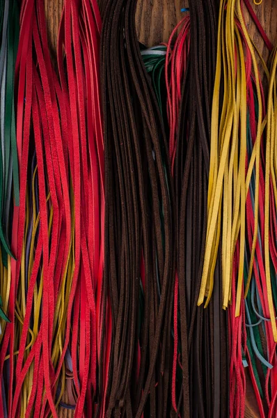 eficiencia Remontarse levantar Cuerdas colores fotos de stock, imágenes de Cuerdas colores sin royalties |  Depositphotos