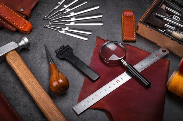 deri el sanatları araç ve gereçler atölye tablo