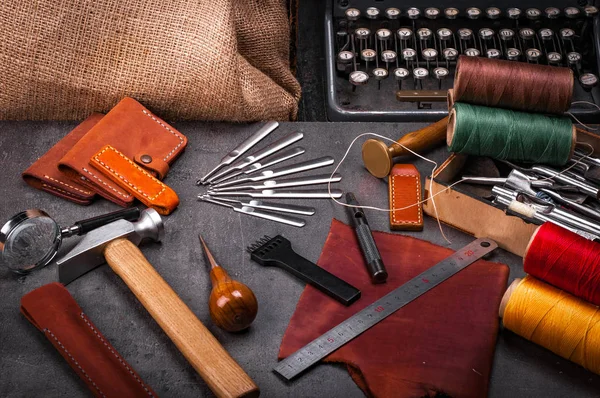 Manufacturing Tailor Tools Table Leather Wallets — Stock Photo, Image