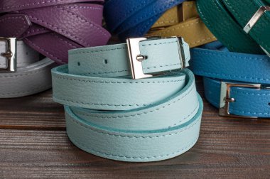 ile renkli haddelenmiş bayanlar kemer tokaları