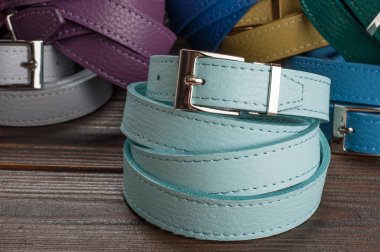 renkli şık bayanlar kemerleri