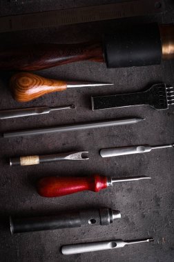 Üstten Görünüm profesyonel el sanatları araçları, çatal iğne deri için bağlama 