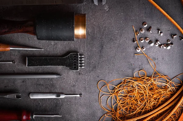 Bovenaanzicht Van Handwerk Gereedschappen Metalen Knoppen Stempel Voor Leder Prong — Stockfoto