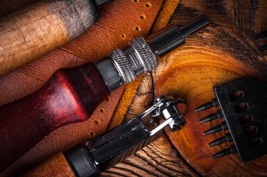 çalışma alanı tablosu üzerinde profesyonel üretim araçları