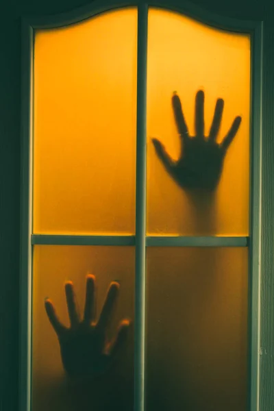 Силуэт Человеческих Рук Окне Двери — стоковое фото