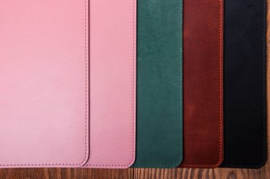 Üstten Görünüm atış ahşap masa yüzeyi deri klasör olguların