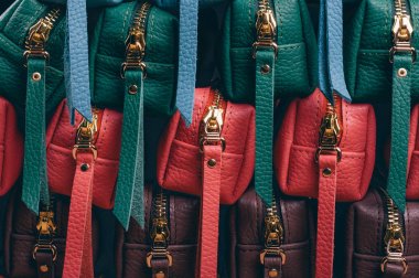 renkli moda kozmetik çanta fermuar ile kadeh yukarıya kapatmak