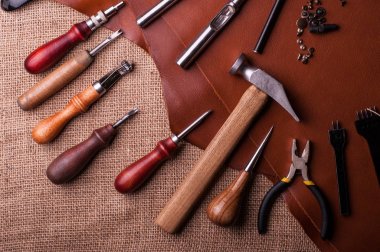 deri ile çalışmak için farklı donanımları