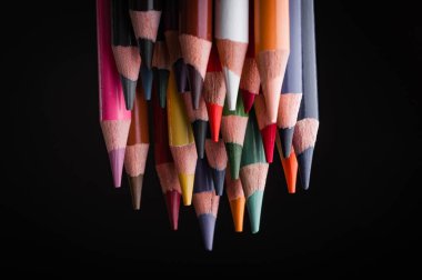 siyah arka plan üzerine izole kalem paleti