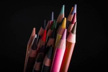 siyah arka plan üzerine izole kalem