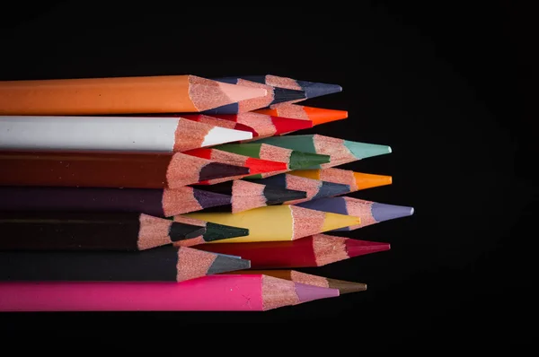Различные Цветные Карандаши Изолированы Черном Фоне Студии — стоковое фото