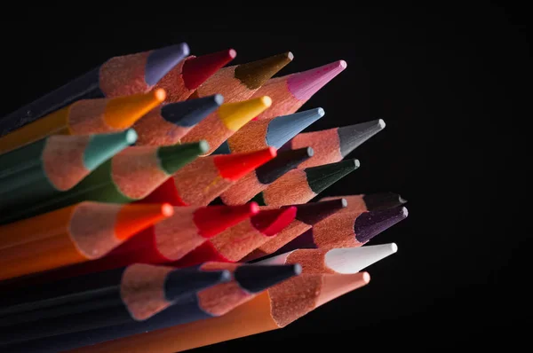 Macro Shot Crayons Multicolores Isolés Sur Fond Noir — Photo