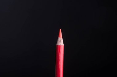 parlak kırmızı üzerine siyah izole kalem ucu çizim