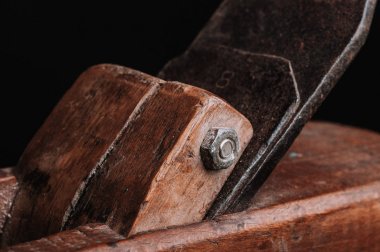 antika ahşap blok uçak paslı demir bıçak ile