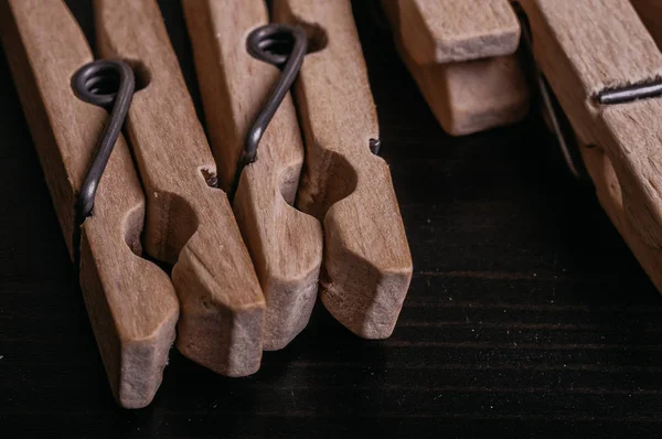 Bijgesneden Afbeelding Van Lente Type Houten Wasknijpers — Stockfoto