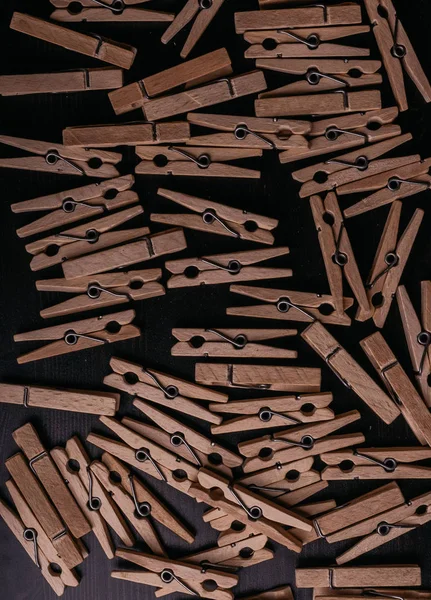 Bahar türü bej ahşap clothespins dönüştürün