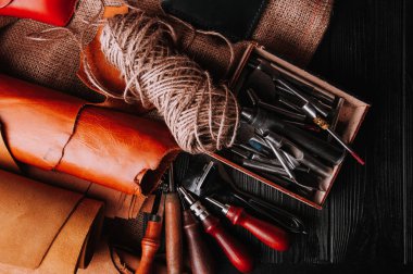 deri araçları işyeri masada işçiliği