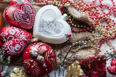 Noel ve yılbaşı süsleri yılbaşı ağacı için. Noel Kartpostalı.