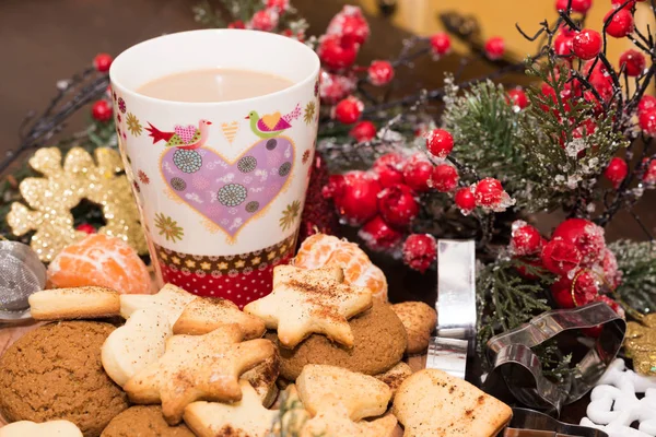 Noel ve yılbaşı süsleri yılbaşı ağacı için. Noel Kartpostalı.